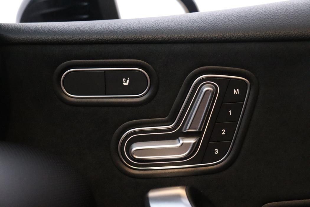 MERCEDES-BENZ A 2021