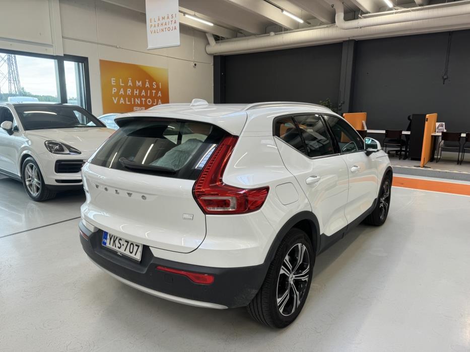 VOLVO XC40 2022