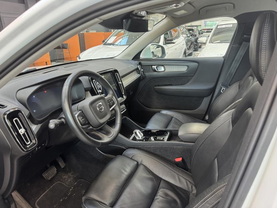 VOLVO XC40 2022