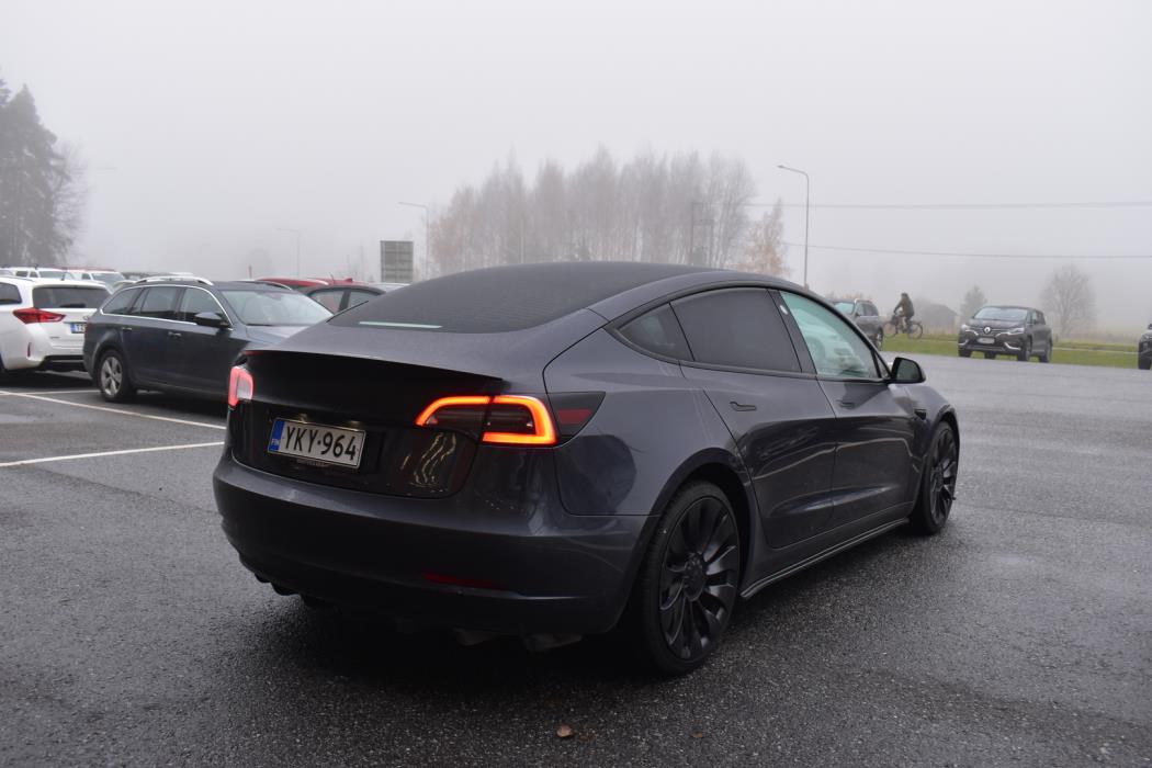 TESLA Model 3 2021