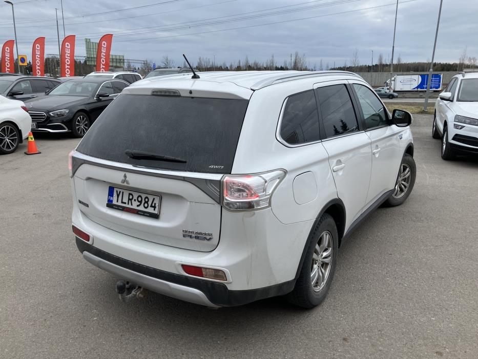 MITSUBISHI Outlander PHEV 2015