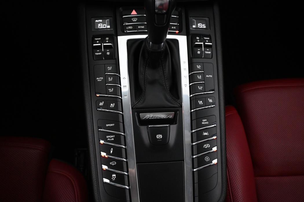PORSCHE Macan 2018