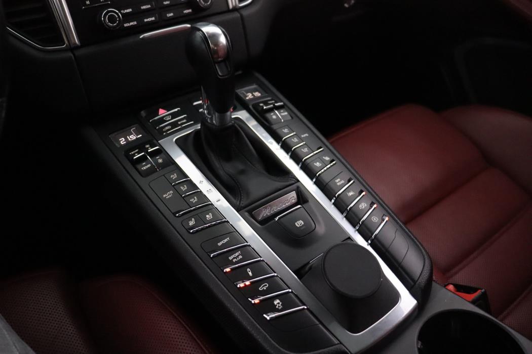 PORSCHE Macan 2018