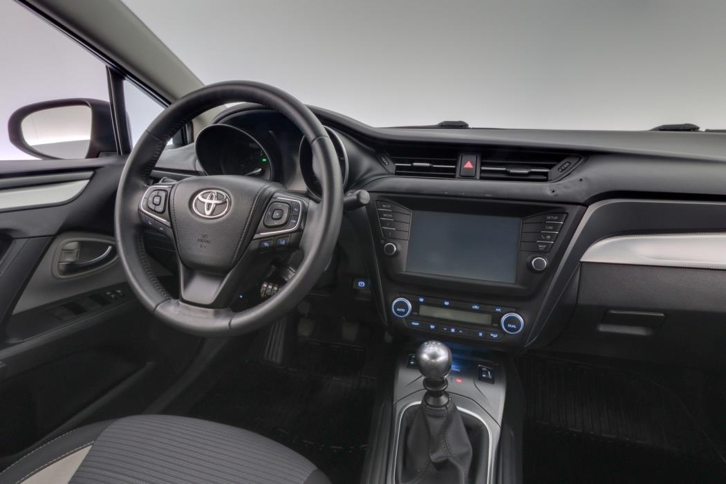 TOYOTA Avensis 2016