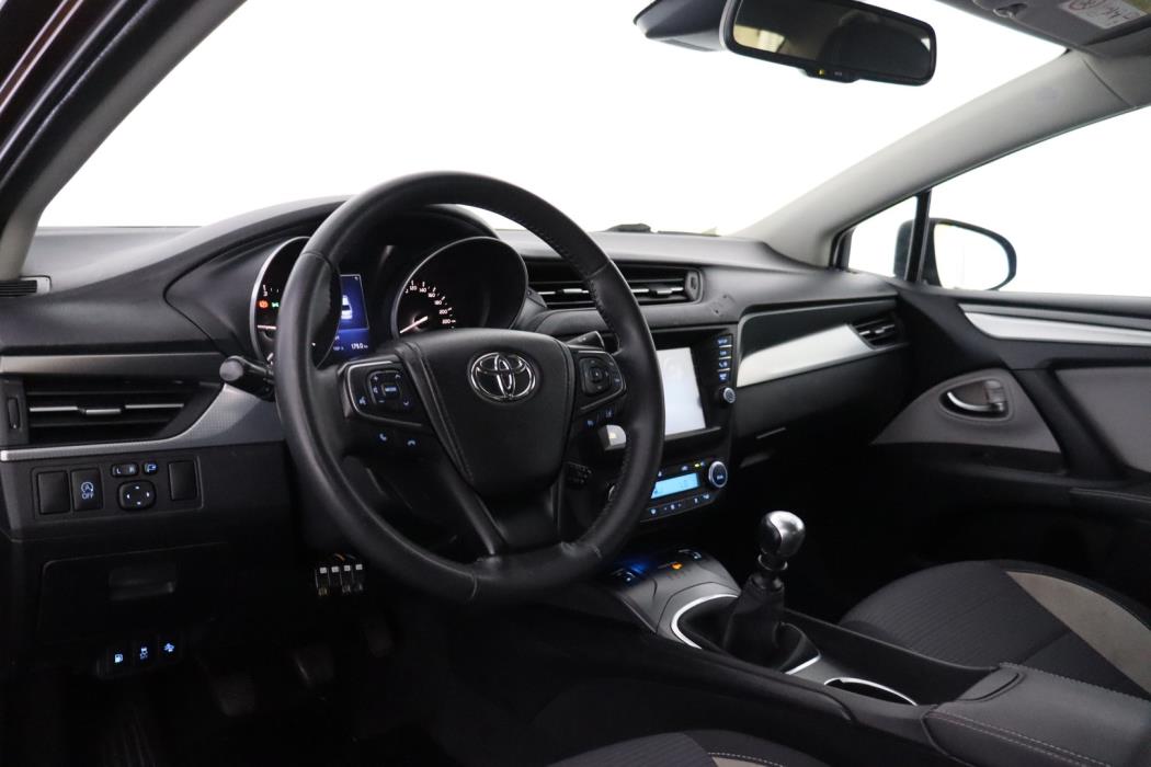 TOYOTA Avensis 2016