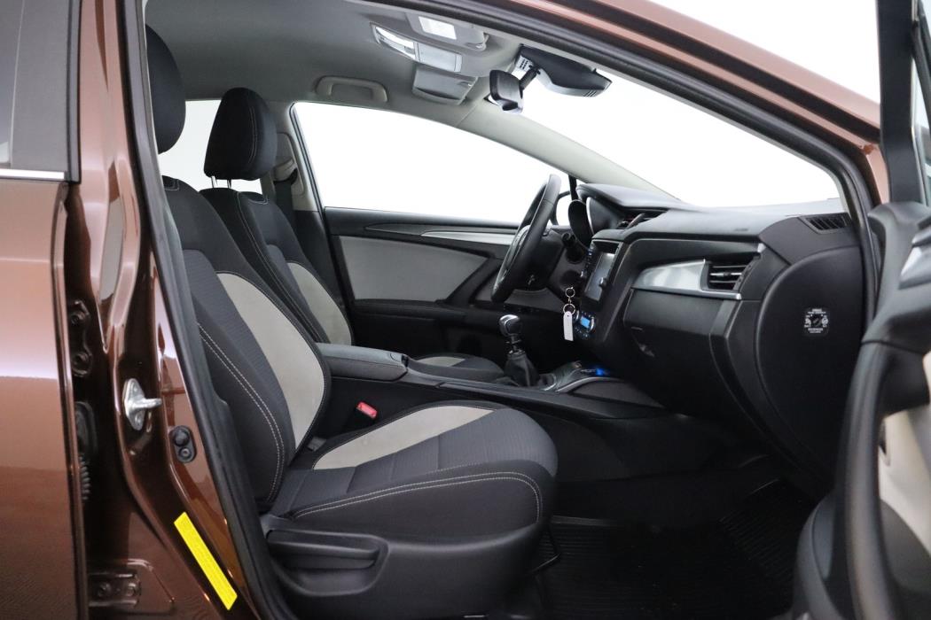 TOYOTA Avensis 2016