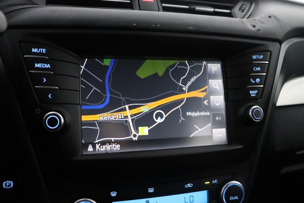 TOYOTA Avensis 2016