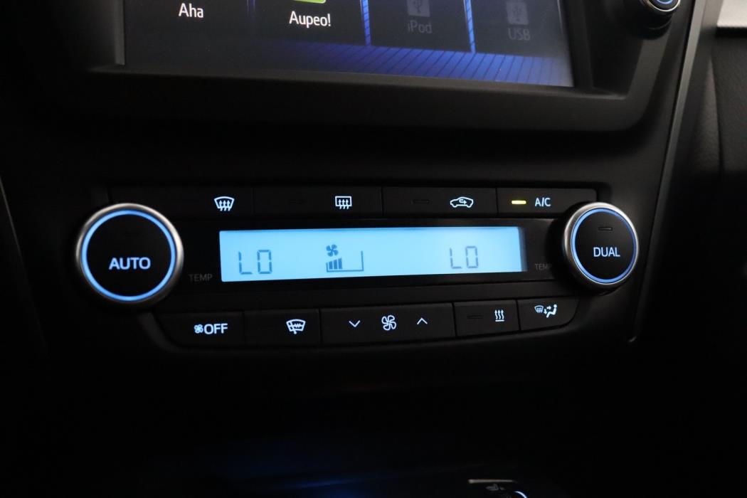 TOYOTA Avensis 2016