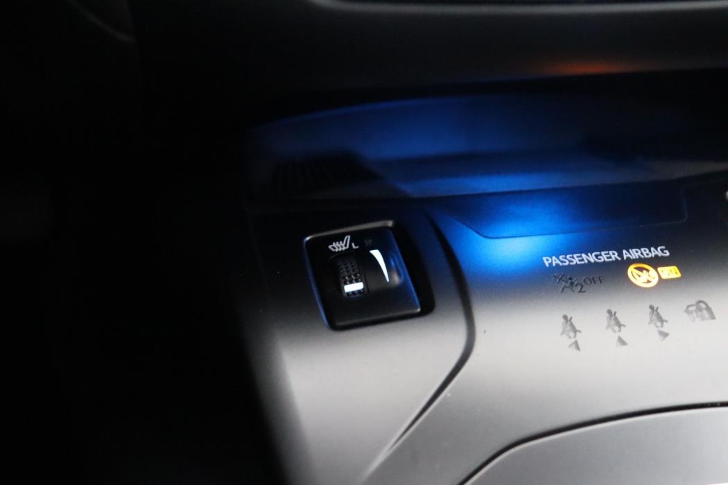 TOYOTA Avensis 2016