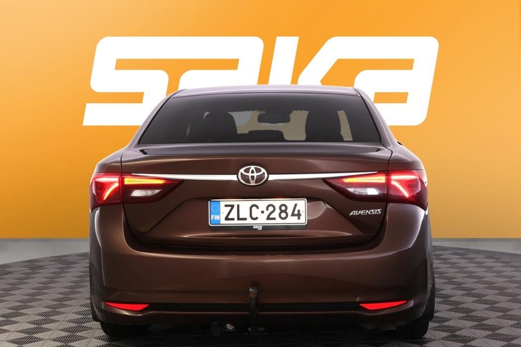 TOYOTA Avensis 2016