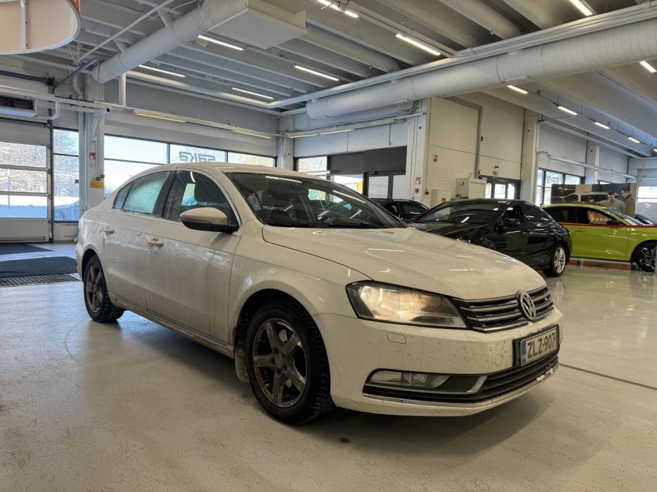 VOLKSWAGEN Passat 2012