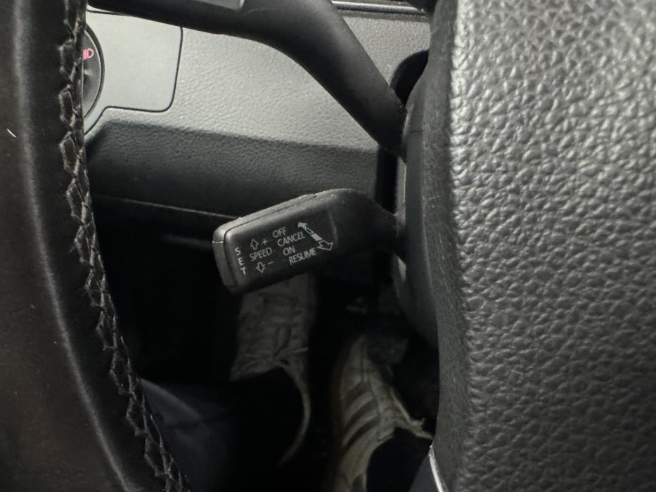 VOLKSWAGEN Passat 2012