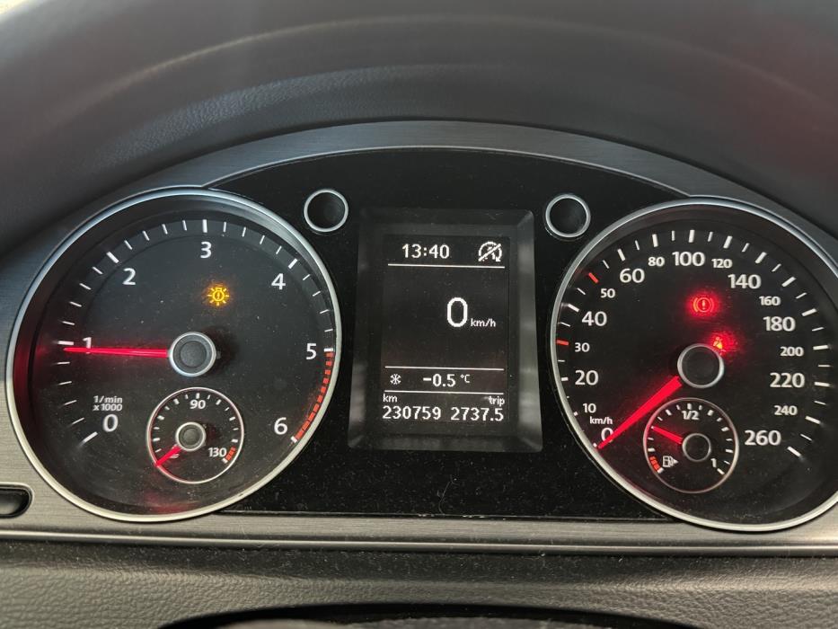 VOLKSWAGEN Passat 2012