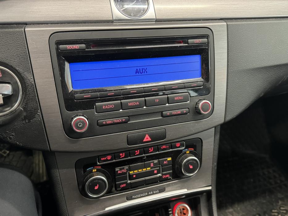 VOLKSWAGEN Passat 2012