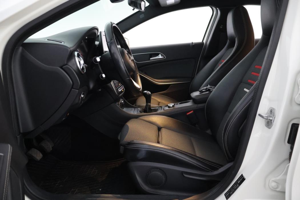 MERCEDES-BENZ A 2018