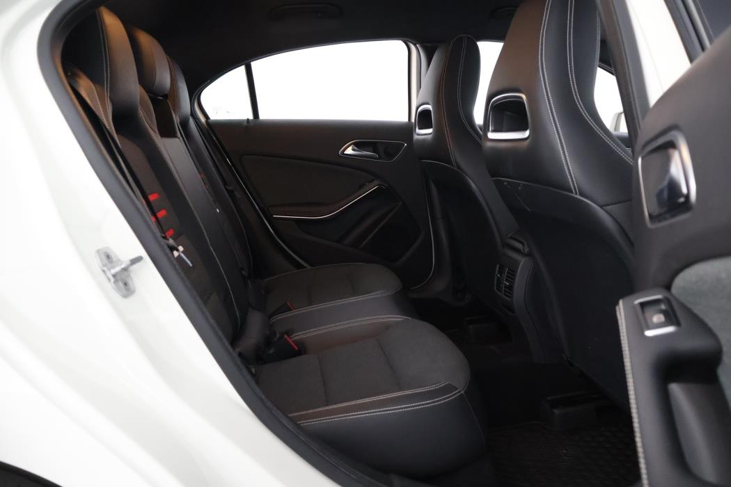 MERCEDES-BENZ A 2018