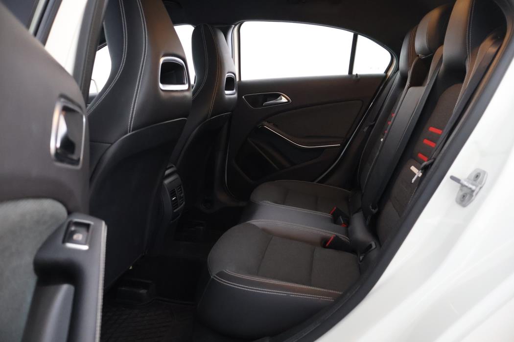 MERCEDES-BENZ A 2018