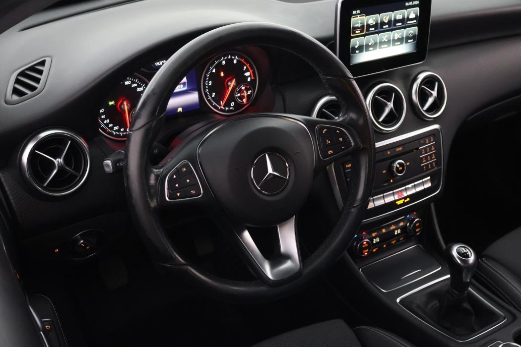 MERCEDES-BENZ A 2018