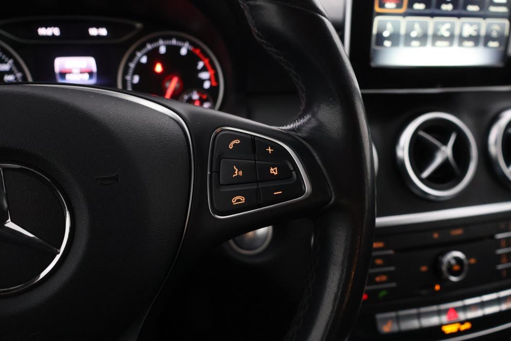 MERCEDES-BENZ A 2018