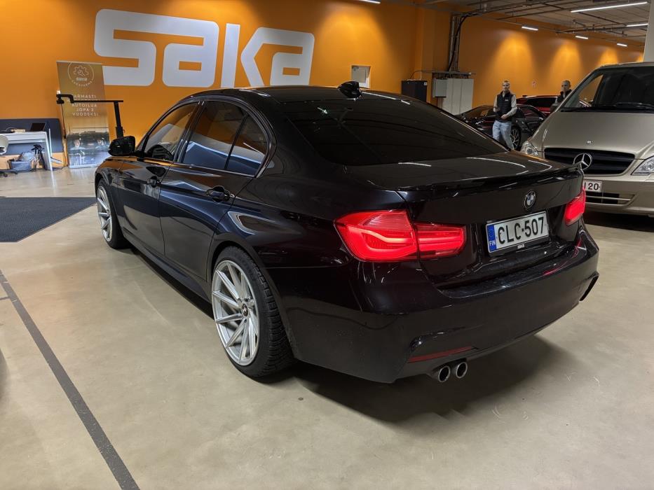 BMW 330 2018
