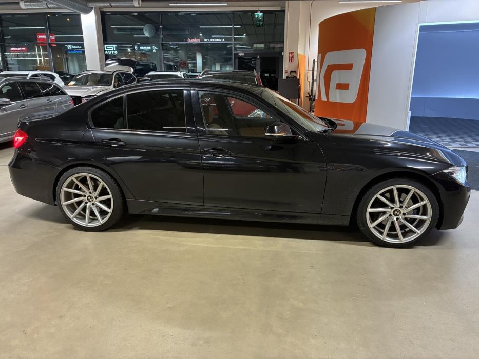 BMW 330 2018