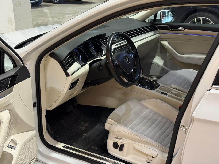 VOLKSWAGEN Passat 2017