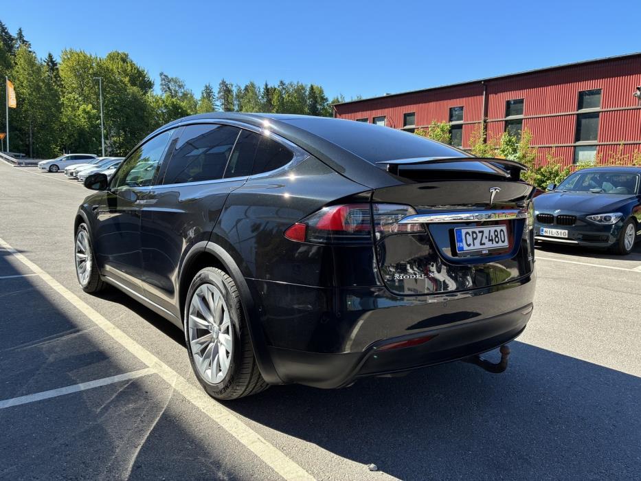 TESLA Model X 2018