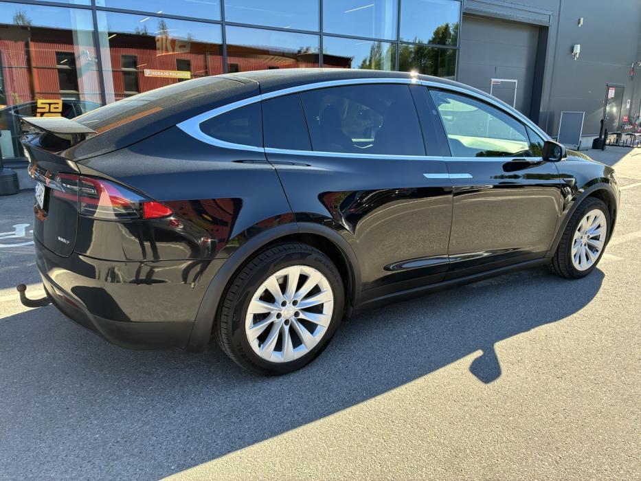 TESLA Model X 2018