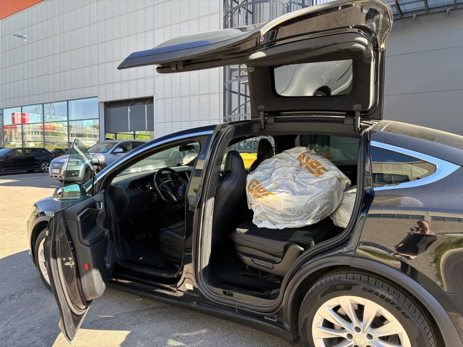 TESLA Model X 2018