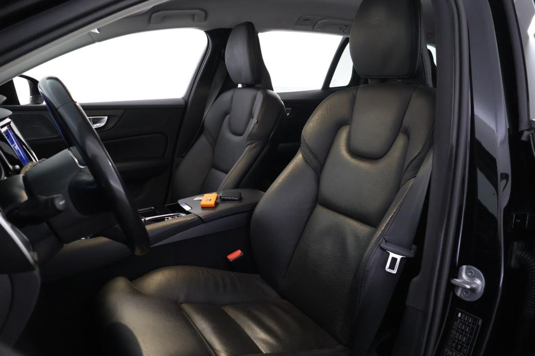 VOLVO V60 2024
