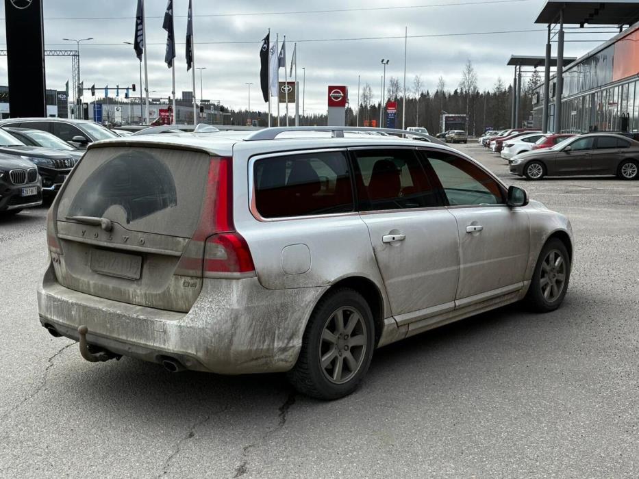 VOLVO V70 2015