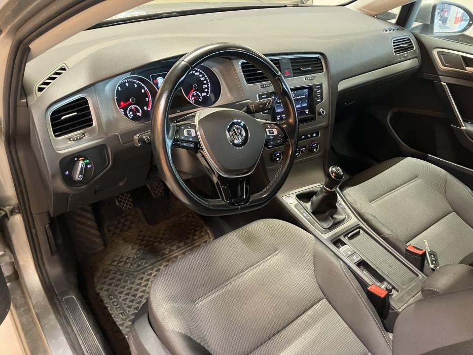 VOLKSWAGEN Golf 2015