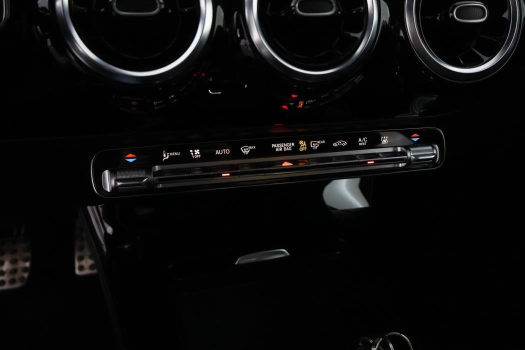 MERCEDES-BENZ A 2021