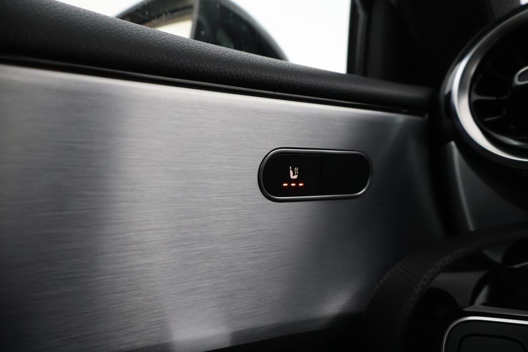 MERCEDES-BENZ A 2021