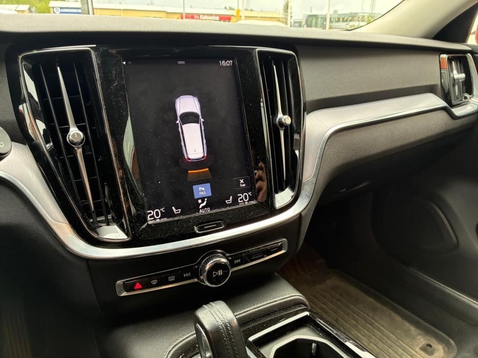 VOLVO V60 2020