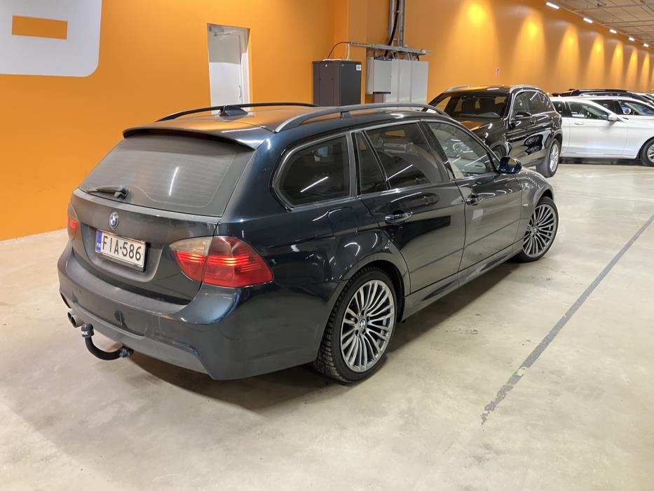 BMW 330 2006