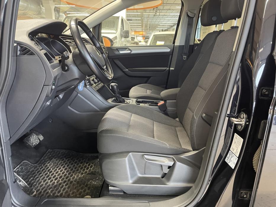 VOLKSWAGEN Touran 2021