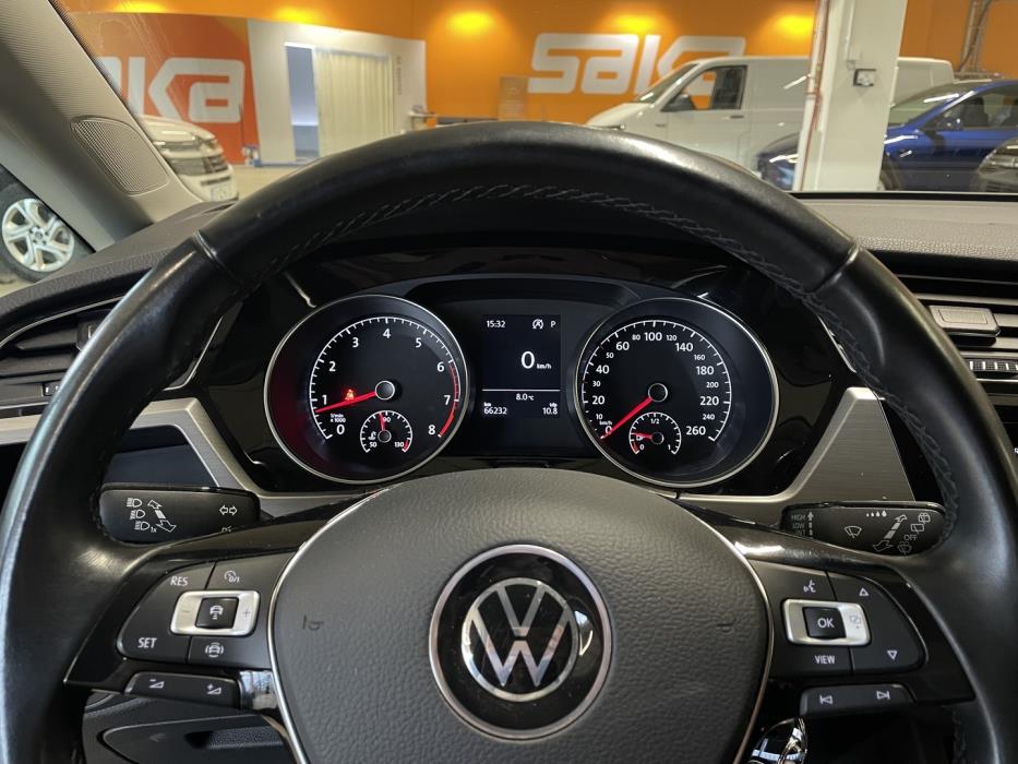 VOLKSWAGEN Touran 2021