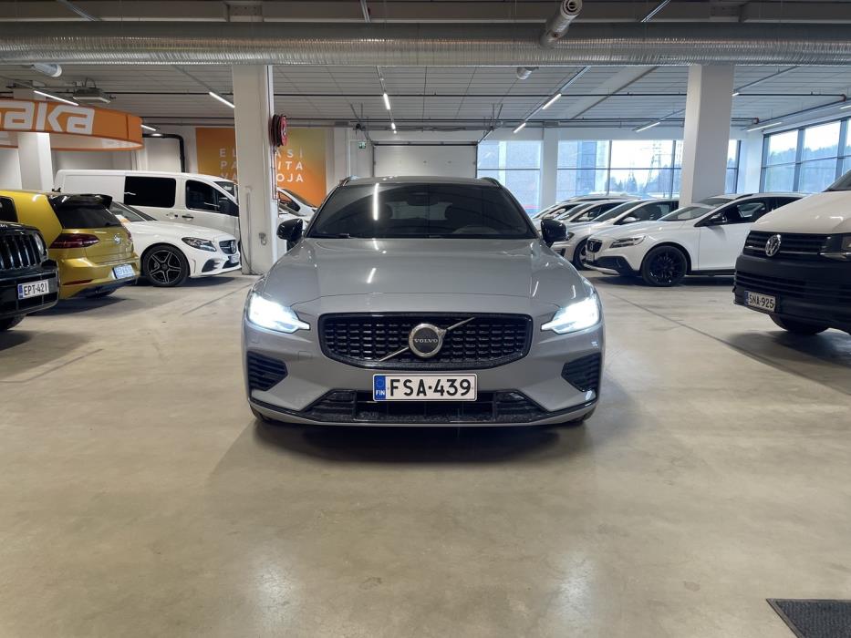 VOLVO V60 2024