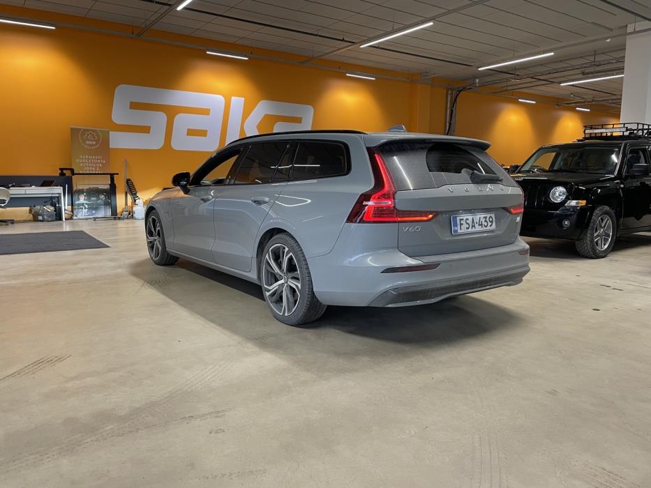 VOLVO V60 2024