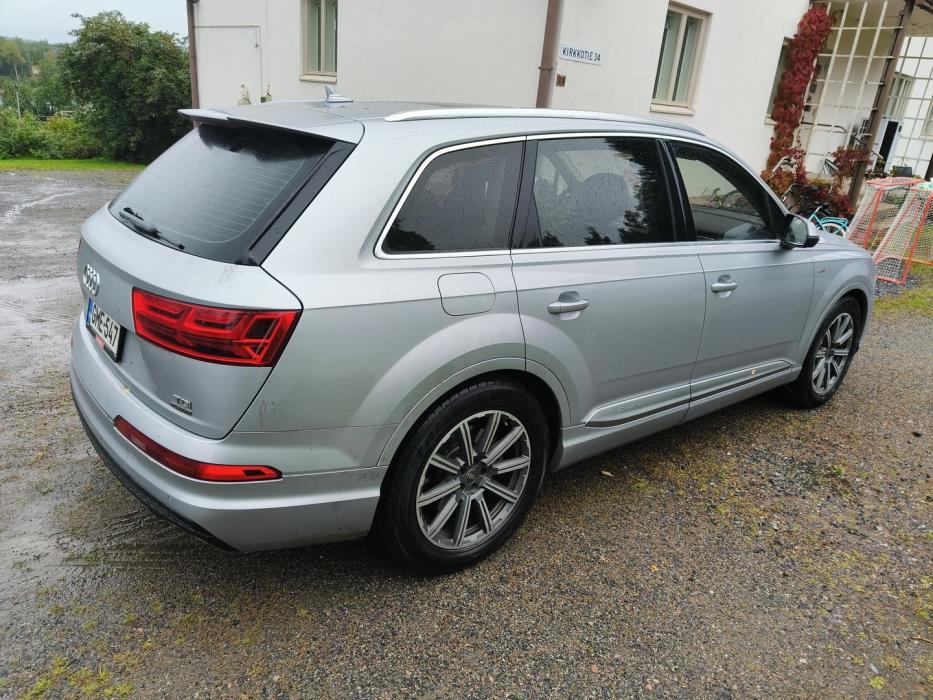 AUDI Q7 2015