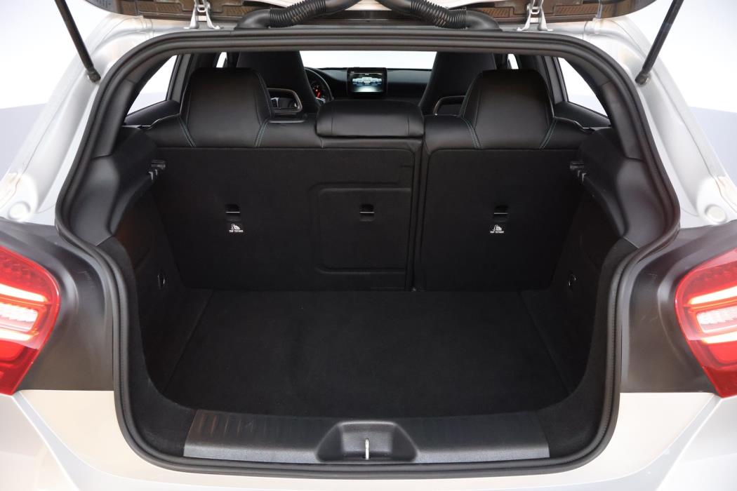 MERCEDES-BENZ A 2016