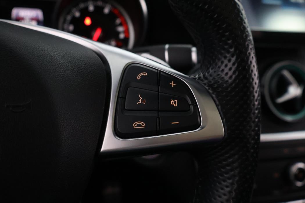 MERCEDES-BENZ A 2016