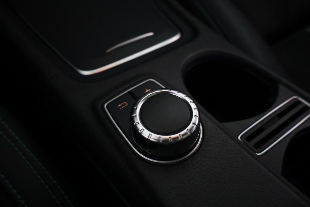 MERCEDES-BENZ A 2016