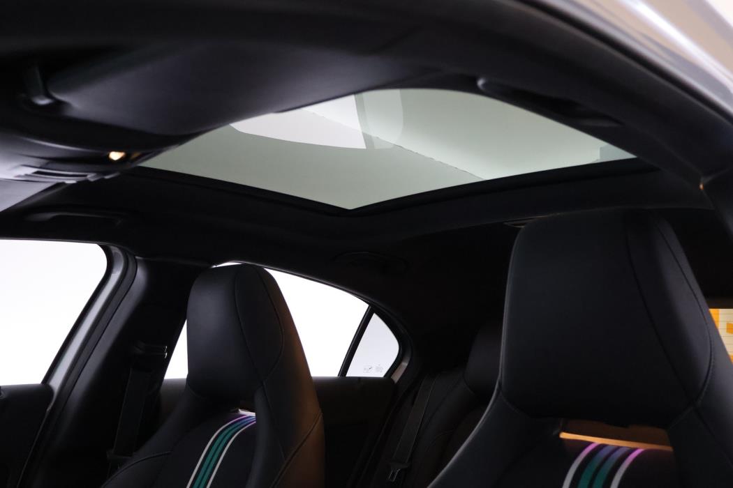 MERCEDES-BENZ A 2016