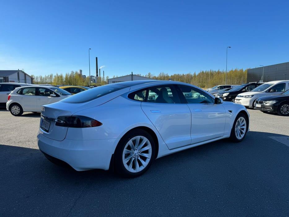 TESLA Model S 2020