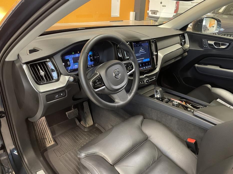 VOLVO XC60 2023