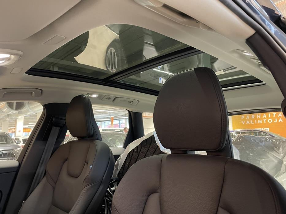 VOLVO XC60 2023