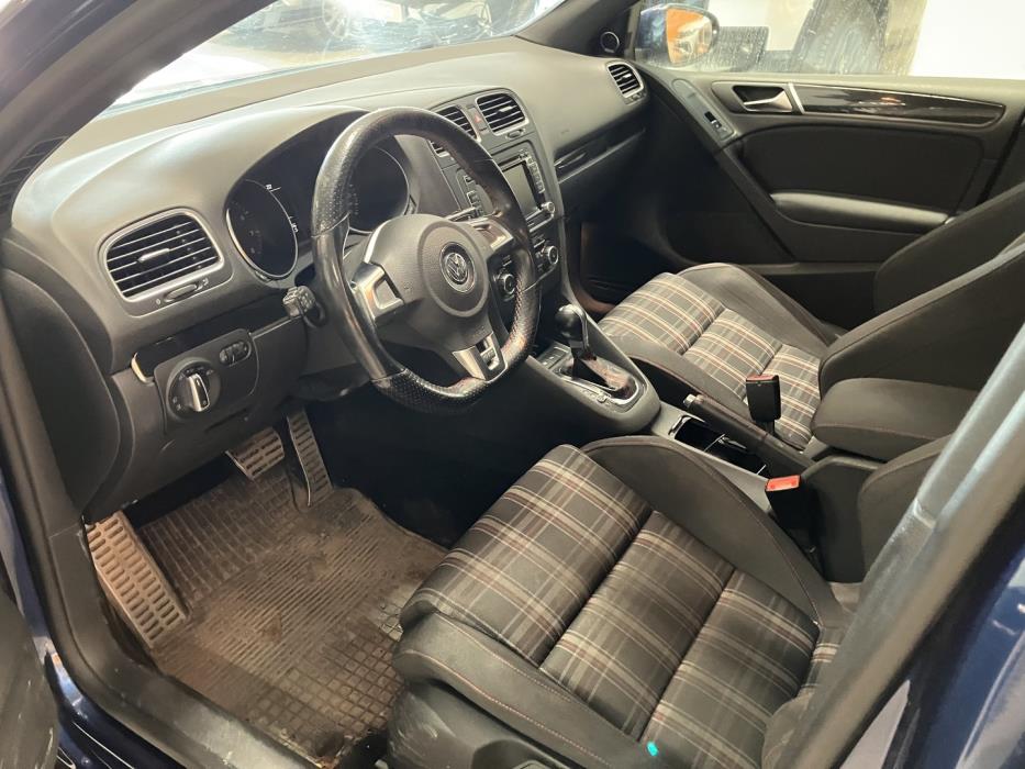 VOLKSWAGEN Golf 2009