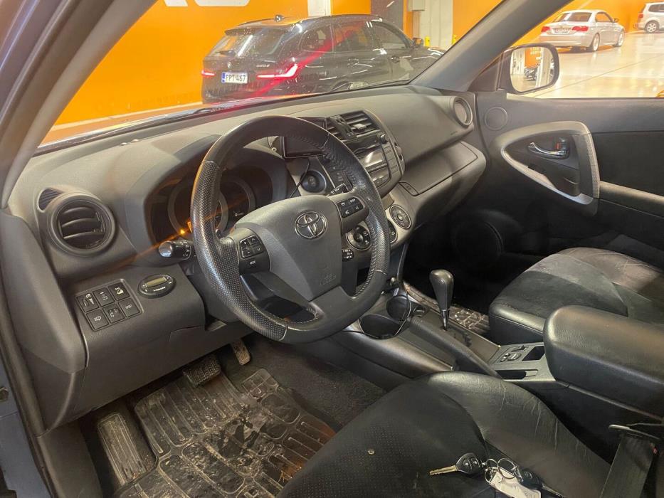 TOYOTA RAV4 2011